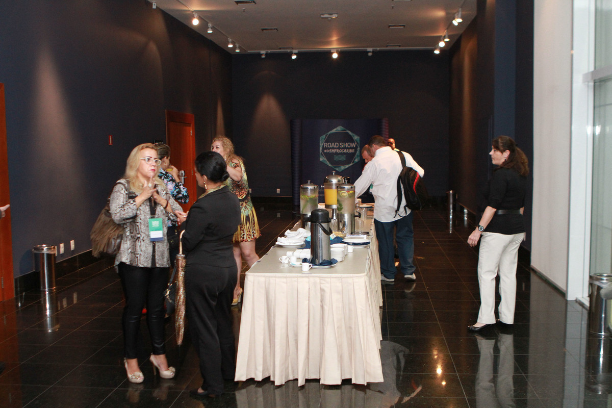 Convidados são bem recebidos com coffee break pelo fotógrafo Douglas Maia