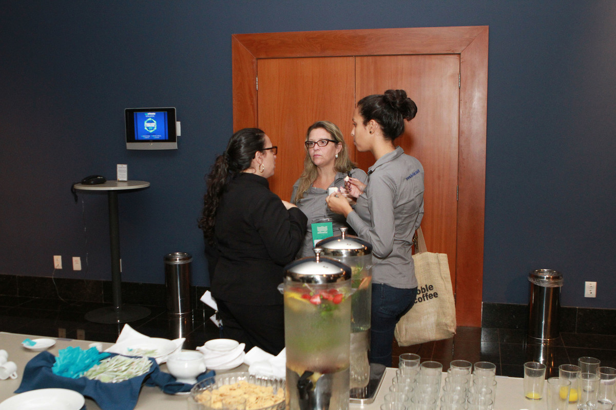 Mulheres tem momento de comunhão pelo fotógrafo Douglas Maia