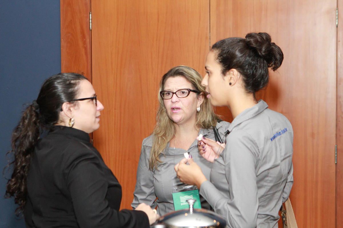 Conversa entre mulheres pelo fotógrafo Douglas Maia