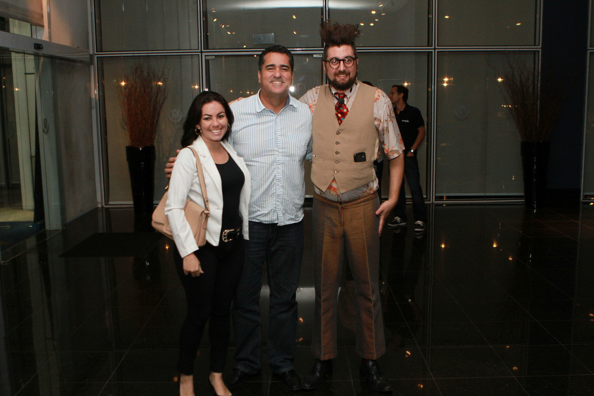 Convidados posam para foto pelo fotógrafo Douglas Maia