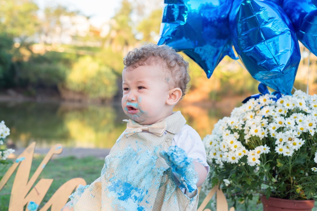 Nicolas chora durante Smash the Cake pelo fotógrafo Douglas Maia
