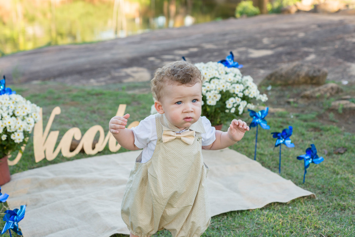 Menino lindo Nicolas pelo fotógrafo Douglas Maia