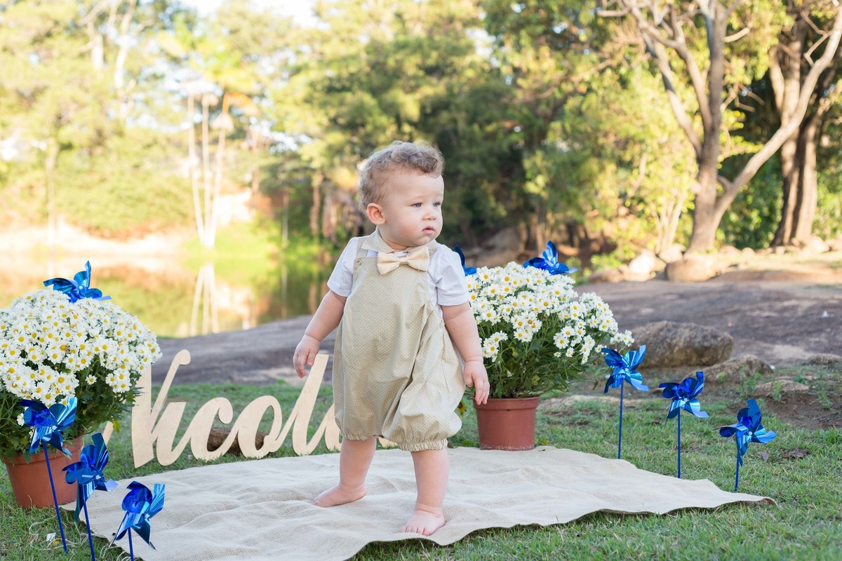 Nicolas em pé pelo fotógrafo Douglas Maia