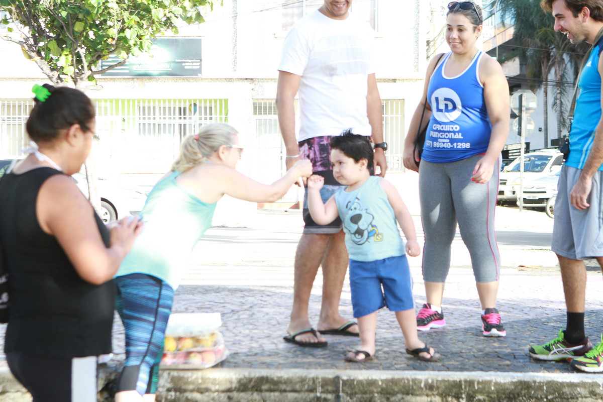 Menino simpático pelo fotógrafo Douglas Maia