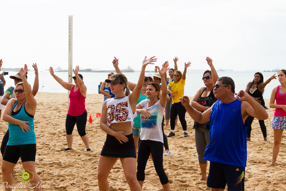 Galera animada no zumba pelo fotógrafo Douglas Maia