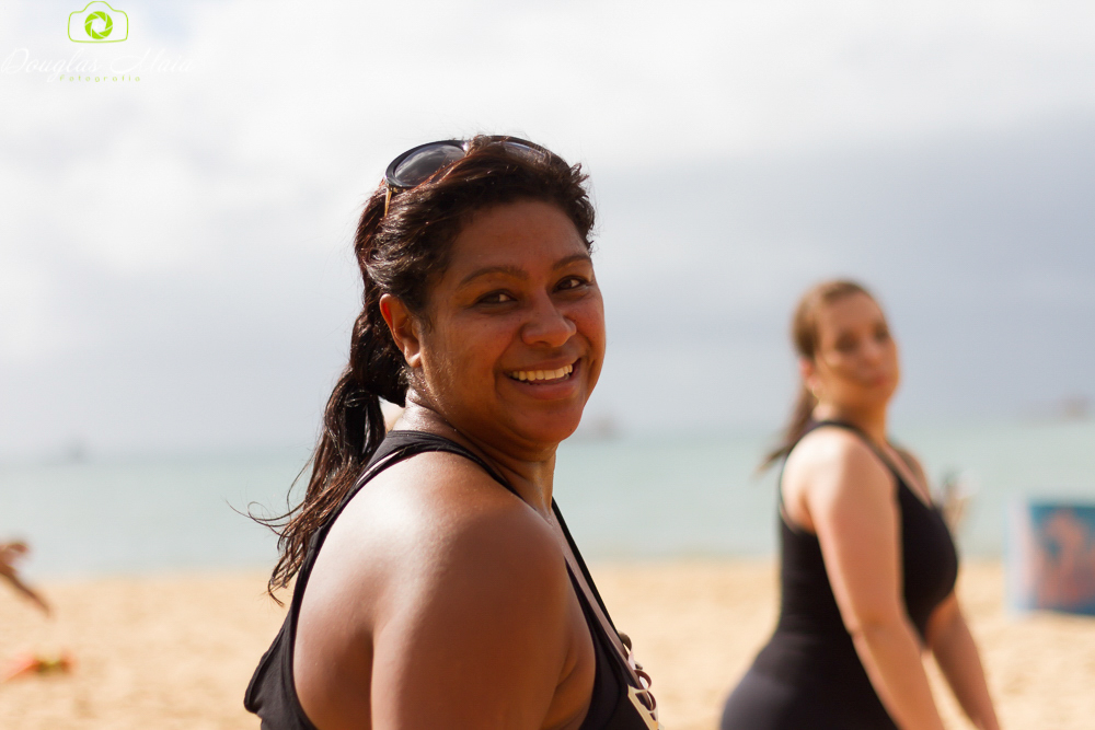 Mulher sorrindo pelo fotógrafo Douglas Maia