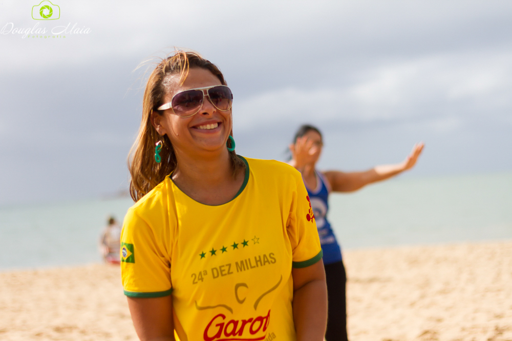 Mulher se divertindo pelo fotógrafo Douglas Maia