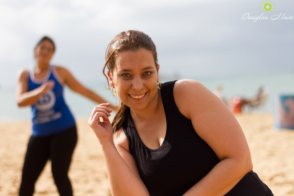 Mulher sorrindo pelo fotógrafo Douglas Maia