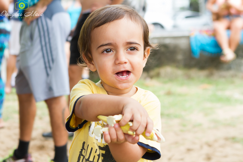 Menininho brincando pelo fotógrafo Douglas Maia