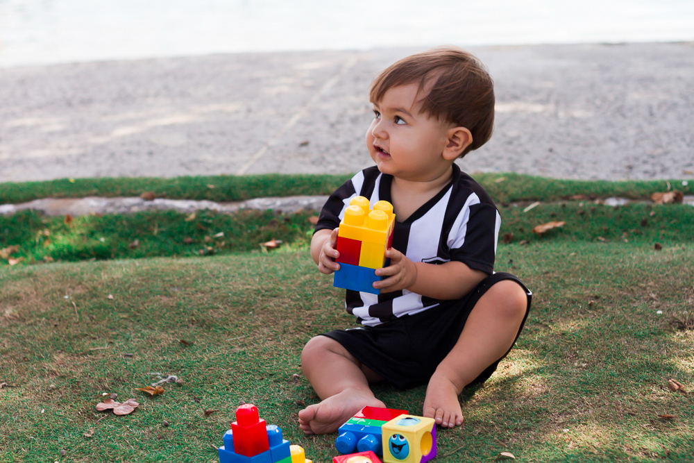 Caio se diverte brincando pelo fotógrafo Douglas Maia