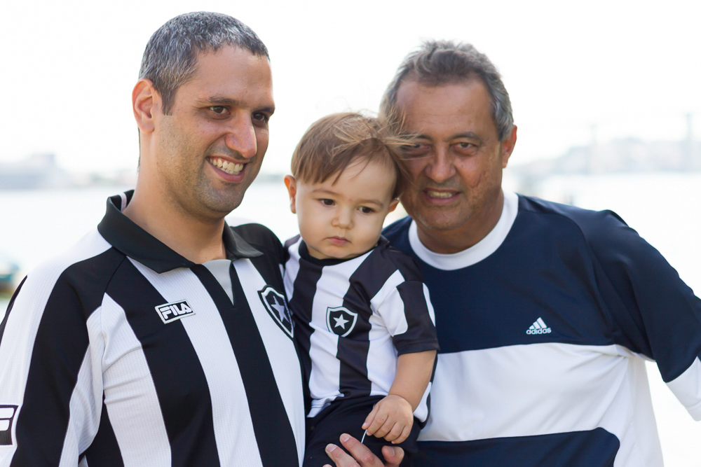 Vovô e papai ao lado de Caio pelo fotógrafo Douglas Maia