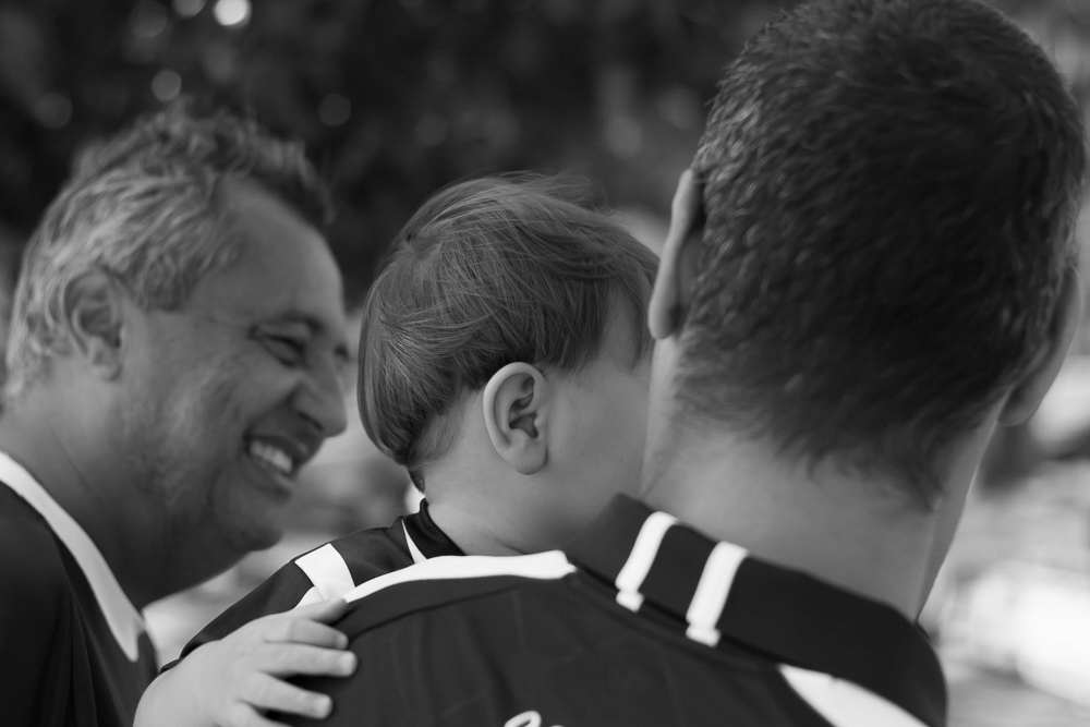 Caio ao lado do seu pai e seu avô pelo fotógrafo Douglas Maia