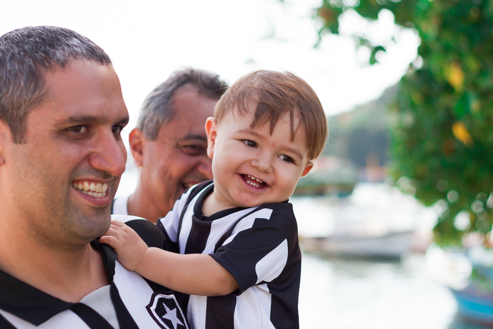 Sorrindo com o papai e com o vovô pelo fotógrafo Douglas Maia 