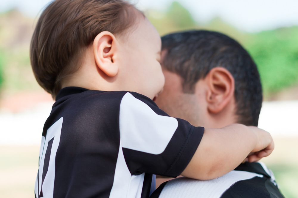 Caio abraçado com o papai pelo fotógrafo Douglas Maia