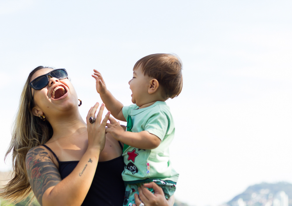 Caio brinca com sua mãe pelo fotógrafo Douglas Maia