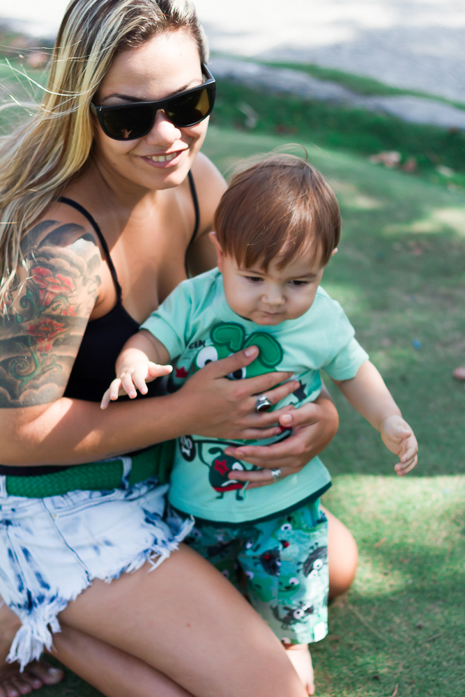 Mamãe segurando Caio pelo fotógrafo Douglas Maia