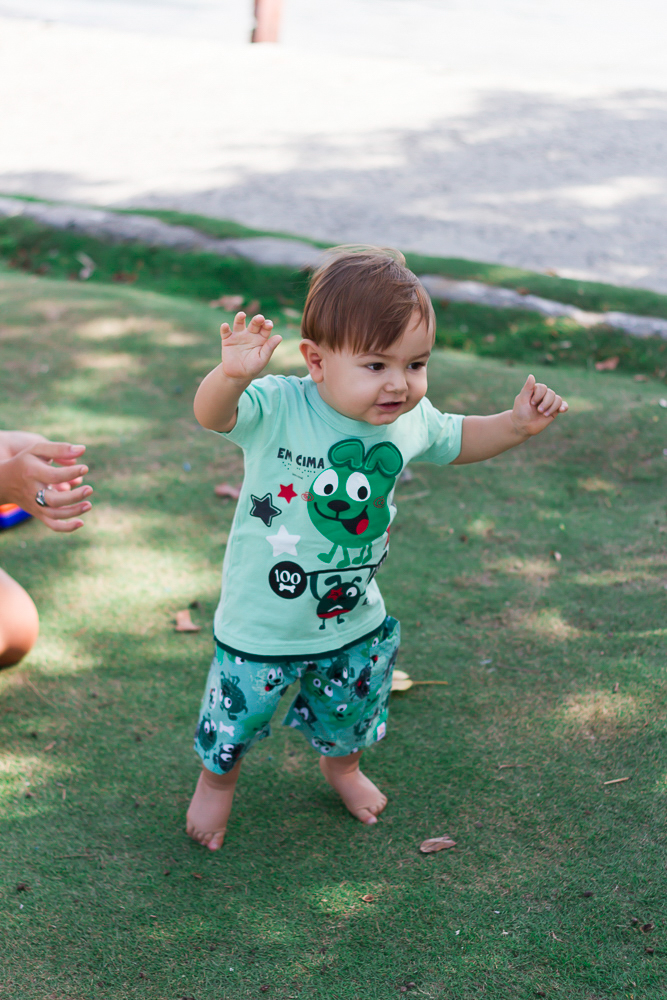 Caio andando pelo fotógrafo Douglas Maia