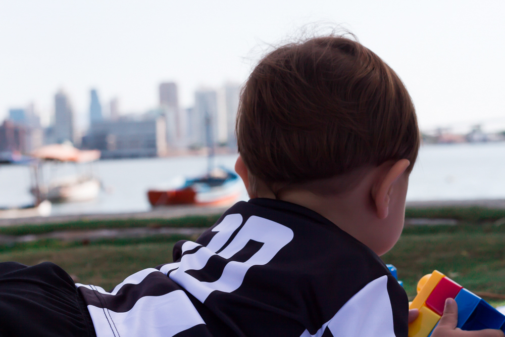 Caio de costas pelo fotógrafo Douglas Maia