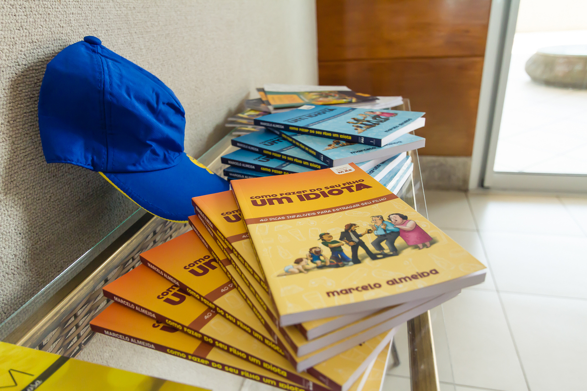 Mesa com presentes Café da manhã Dra. Kenia pelo fotógrafo Douglas Maia 