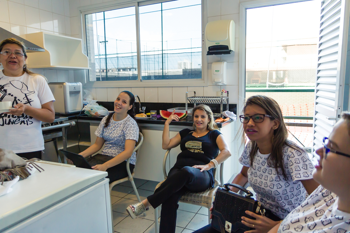Mulheres na cozinha Café da manhã Dra. Kenia pelo fotógrafo Douglas Maia 