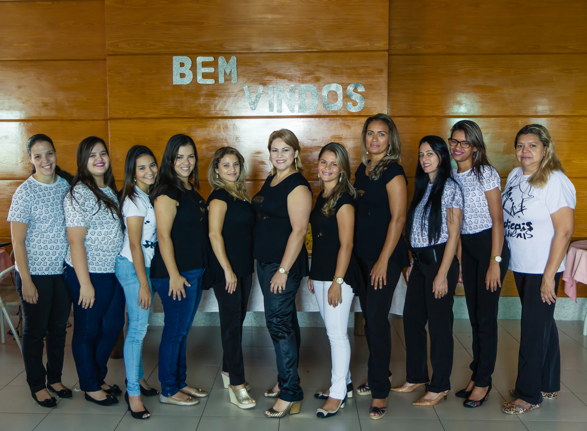 Dra. Kenia ao lado de amigas Café da manhã Dra. Kenia pelo fotógrafo Douglas Maia 