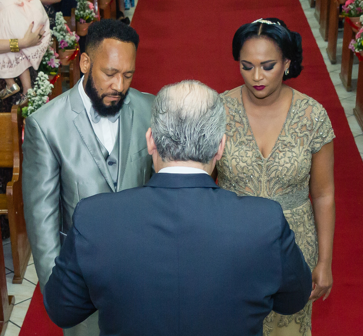 Consagrando as alianças Bodas de Prata pelo fotógrafo Douglas Maia