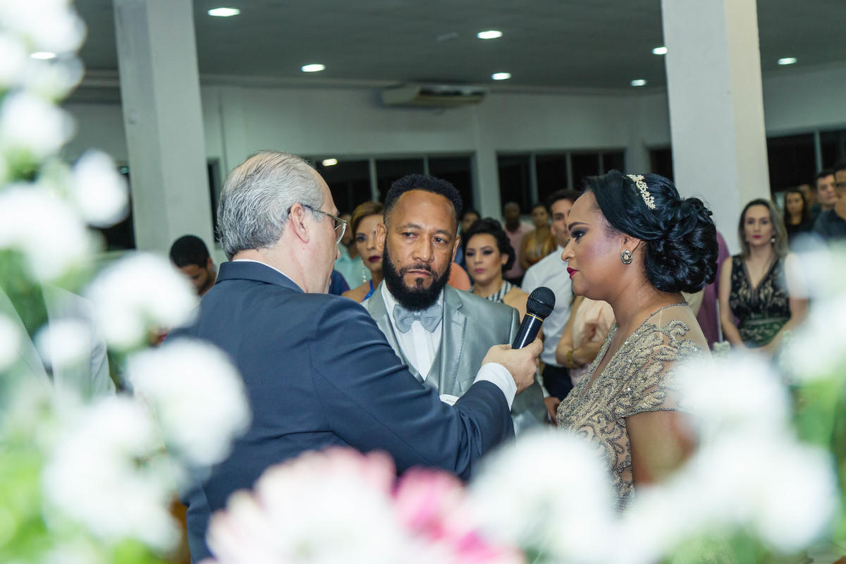 Cláudia falando votos Bodas de Prata pelo fotógrafo Douglas Maia