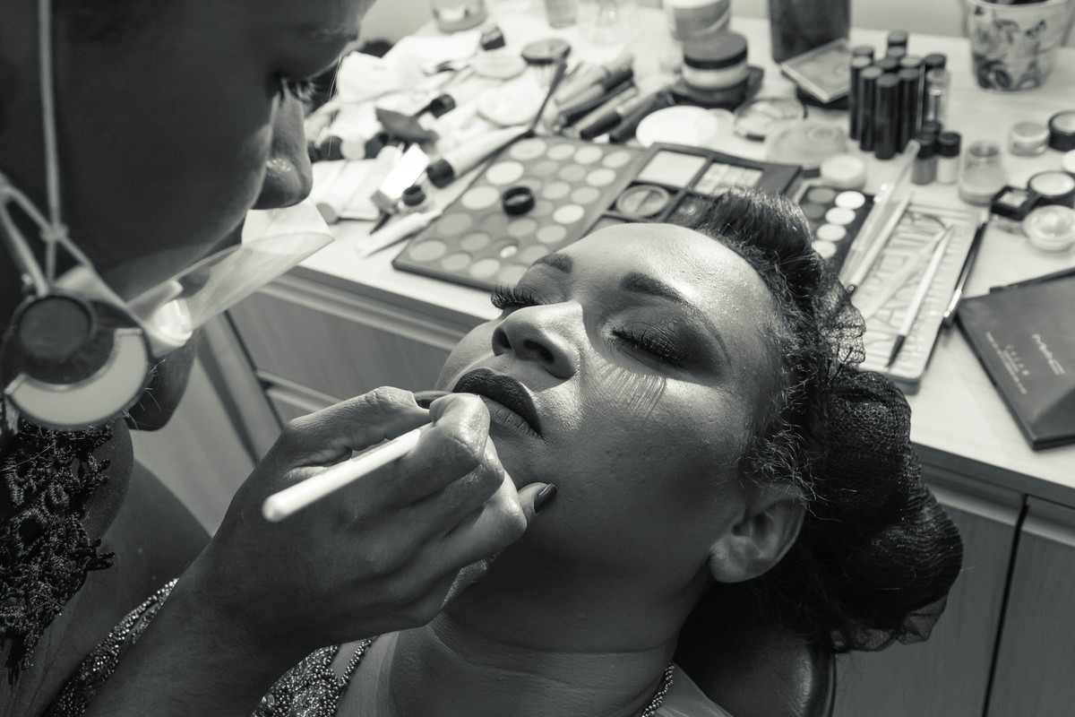Cláudia ficando bonita pelo fotógrafo Douglas Maia
