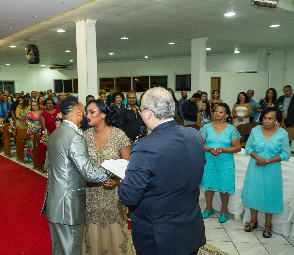 Casal beijando Bodas de Prata pelo fotógrafo Douglas Maia