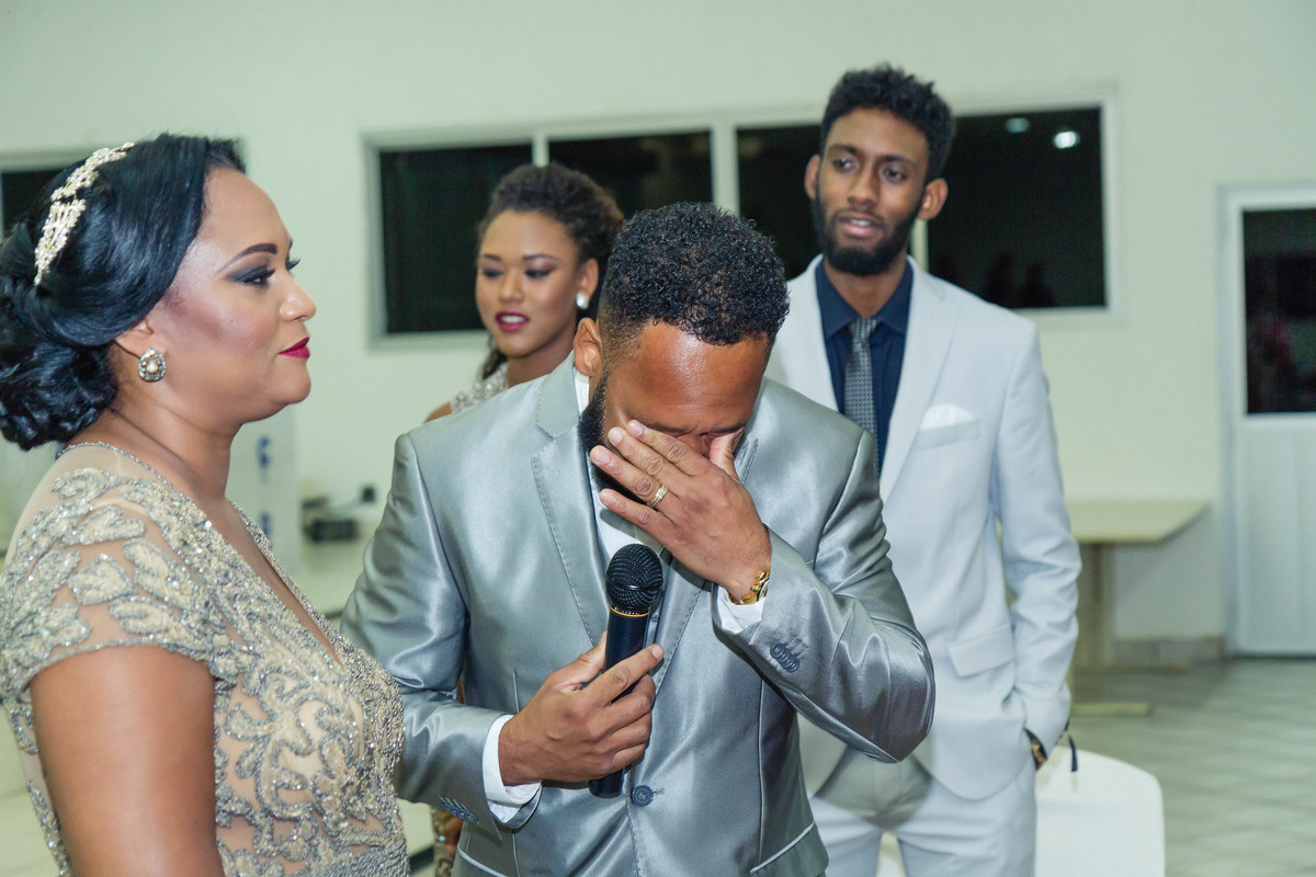 Esposo emocionado Bodas de Prata pelo fotógrafo Douglas Maia