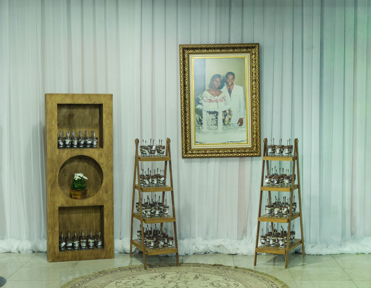 Decoração estante Bodas de Prata pelo fotógrafo Douglas Maia