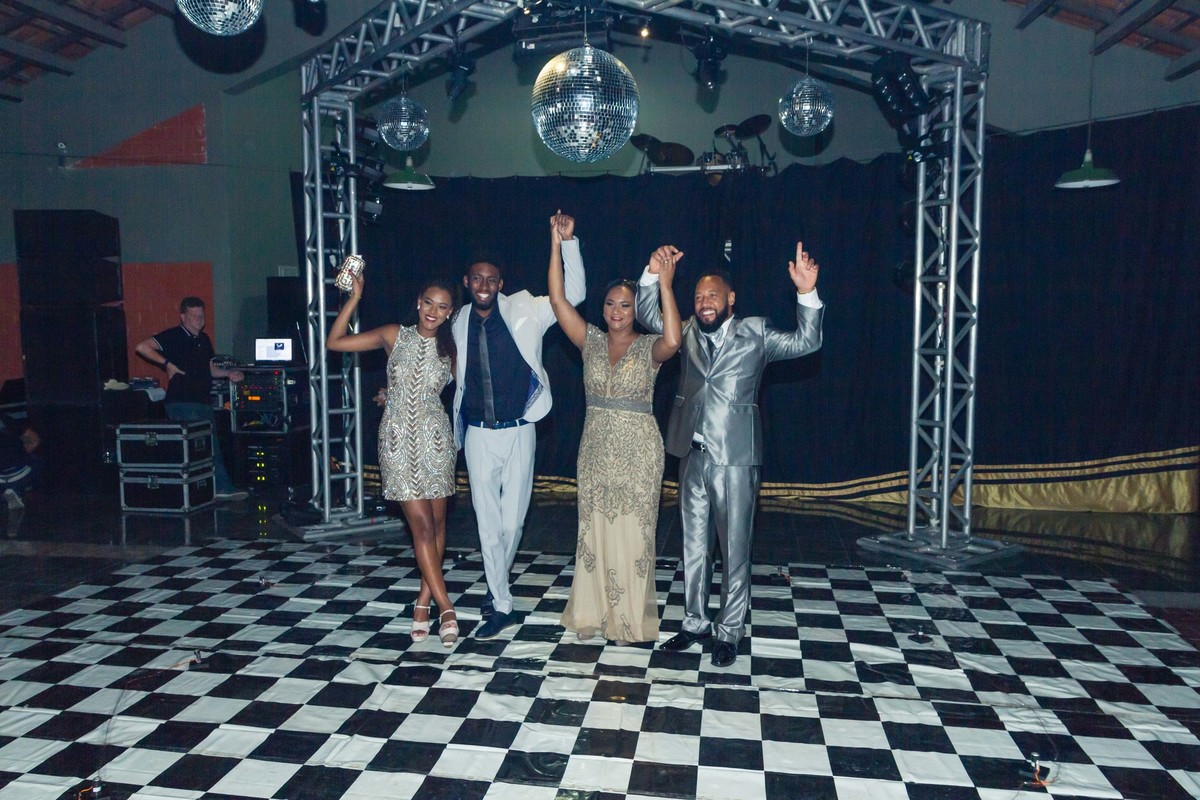 Família festejando Bodas de Prata pelo fotógrafo Douglas Maia