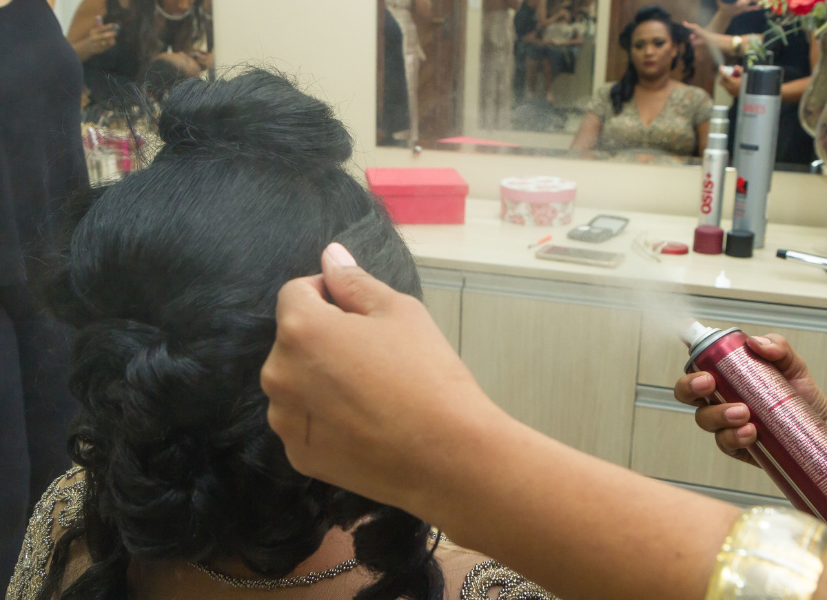 Fazendo penteado pelo fotógrafo Douglas Maia