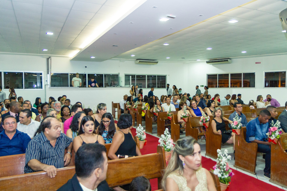 Igreja com convidados pelo fotógrafo Douglas Maia