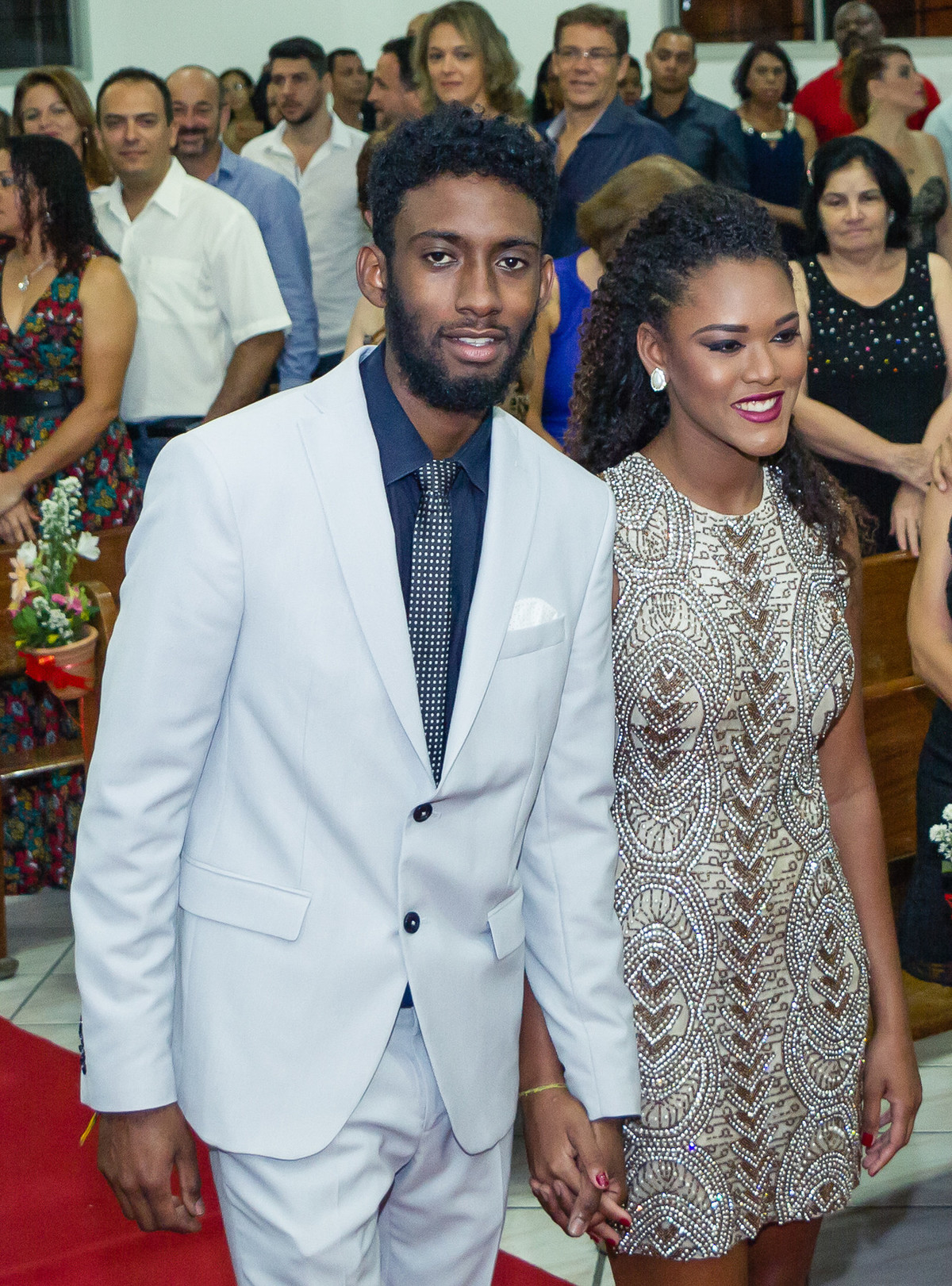 Jovens entrando pelo fotógrafo Douglas Maia