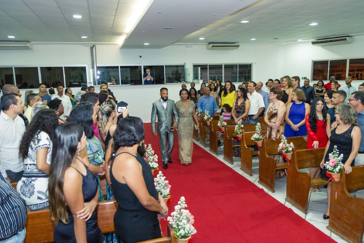 Casal entrando pelo fotógrafo Douglas Maia