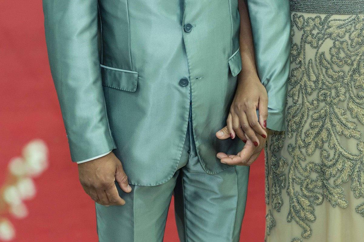 Casal de mãos dadas Bodas de Prata pelo fotógrafo Douglas Maia