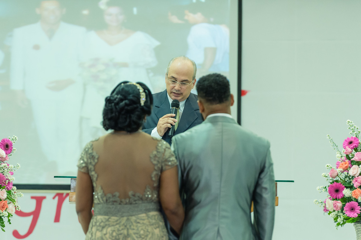 Casal de costas Bodas de Prata pelo fotógrafo Douglas Maia