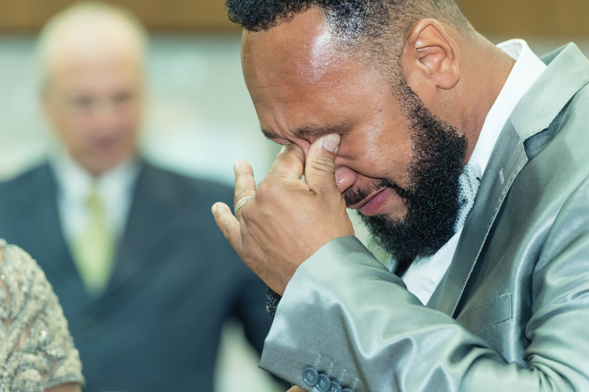 Jefferson chorando Bodas de Prata pelo fotógrafo Douglas Maia
