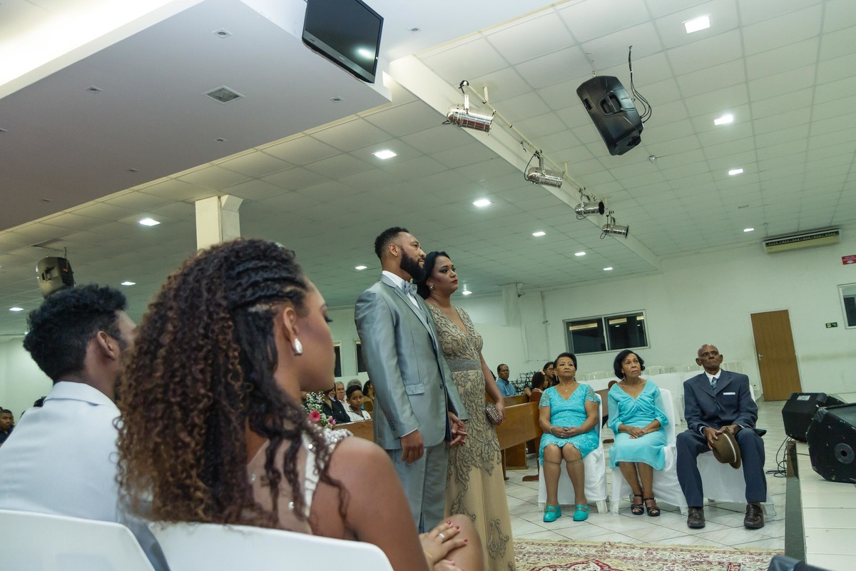 Pessoas especiais sentadas na frente pelo fotógrafo Douglas Maia