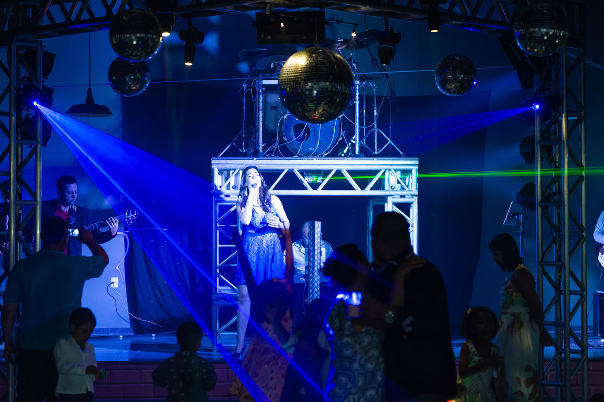 Cantora Bodas de Prata Cláudia e Jefferson pelo fotógrafo Douglas Maia