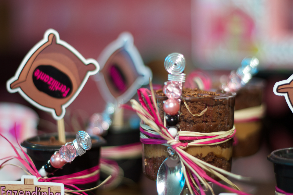 Bolo no copo Fazendinha da Lara pelo fotógrafo Douglas Maia