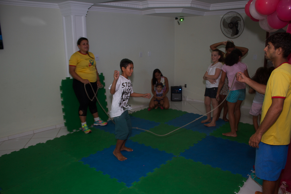 Crianças se divertindo pelo fotógrafo Douglas Maia