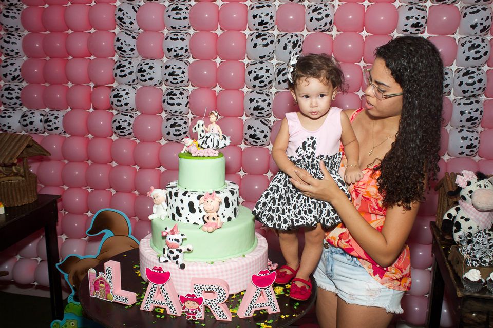 Lara ao lado da prima pelo fotógrafo Douglas Maia