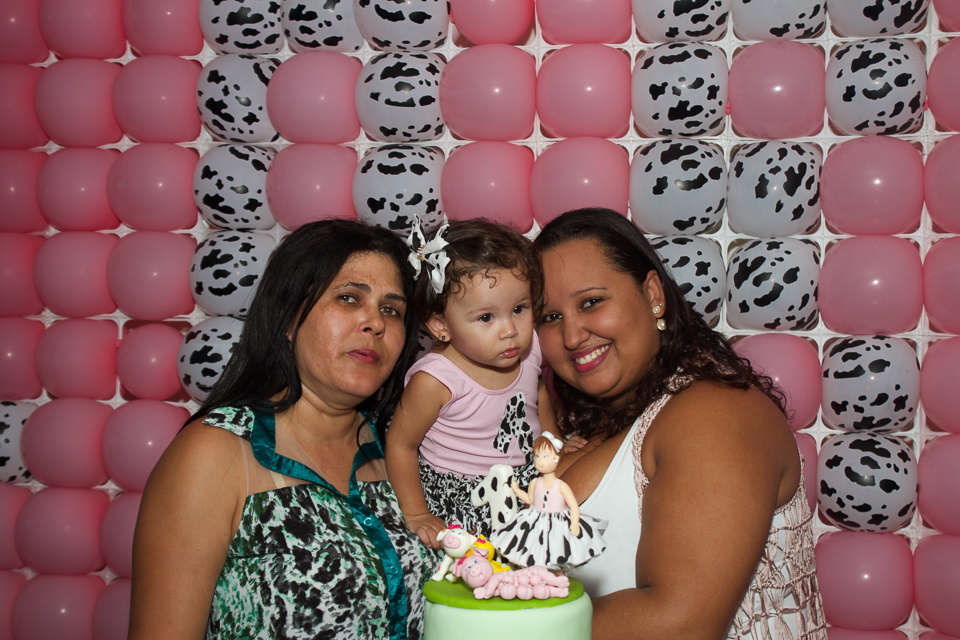 Lara e sua mãe ao lado de convidada pelo fotógrafo Douglas Maia