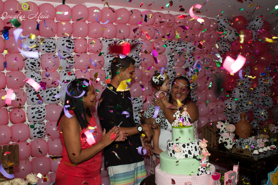 Chuva de papel pelo fotógrafo Douglas Maia