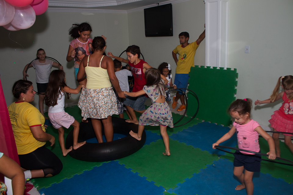 Brincadeira de criança pelo fotógrafo Douglas Maia