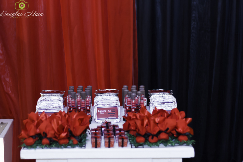 Mesa de guloseimas Tema Flamengo pelo fotógrafo Douglas Maia