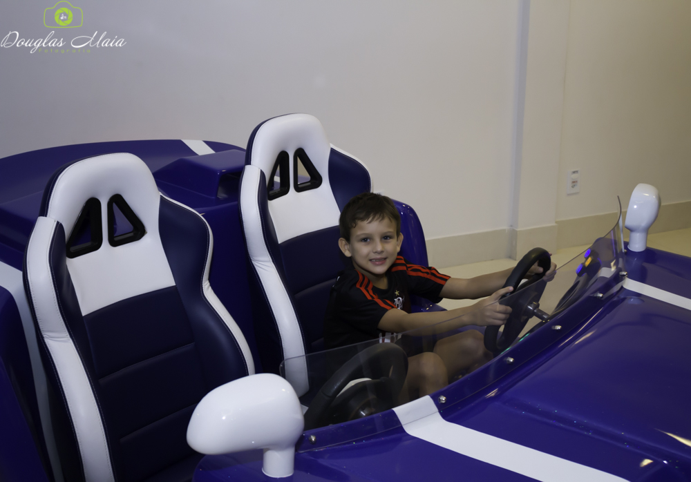 Gustavo brincando pelo fotógrafo Douglas Maia