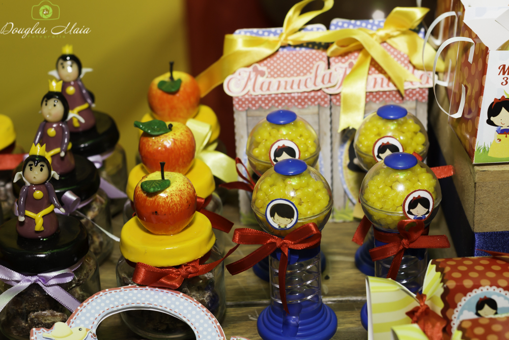 Doce no pote personalizado Branca de Neve pelo fotógrafo Douglas Maia